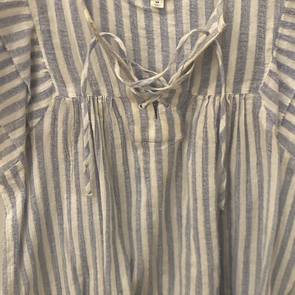 GAP blue white stripe tie front ruffle blouse size XS - Picture 5 of 6